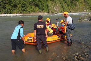  इंडोनेशिया में पुल ढहने से सात लोगों की मौत