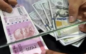  डॉलर के मुकाबले रुपया गिरा, 75 के पार