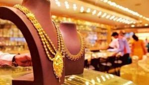 सोने-चांदी की कीमतों में आज फिर भी दिखी सुस्ती, देखें ताजा रेट