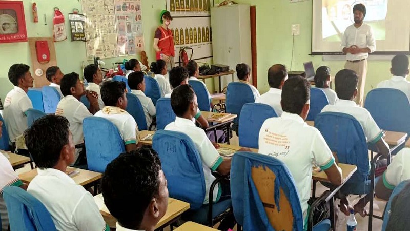 नक्सली अब होटल की यूनिफॉर्म पहनकर करेंगे जिंदगी की नई शुरुआत नक्सली अब होटल की यूनिफॉर्म पहनकर करेंगे जिंदगी की नई शुरुआत