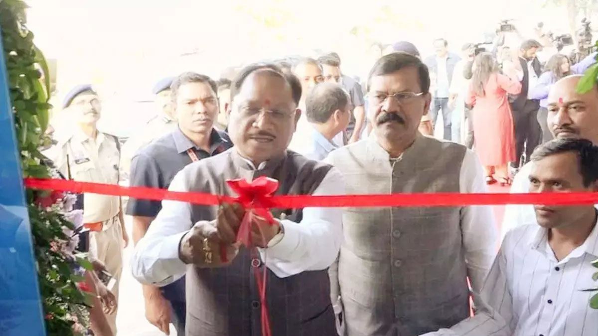 सीएम साय का दो दिवसीय गुजरात दौरा: नए शासकीय हैंगर का किया लोकार्पण, कई कार्यक्रमों में करेंगे शिरकत सीएम साय का दो दिवसीय गुजरात दौरा: नए शासकीय हैंगर का किया लोकार्पण, कई कार्यक्रमों में करेंगे शिरकत