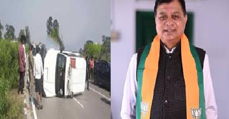 मंत्री लखनलाल देवांगन की काफिले की कार दुर्घटनाग्रस्त, ASI समेत 3 घायल, जानें कैसे हुआ हादसा मंत्री लखनलाल देवांगन की काफिले की कार दुर्घटनाग्रस्त, ASI समेत 3 घायल, जानें कैसे हुआ हादसा