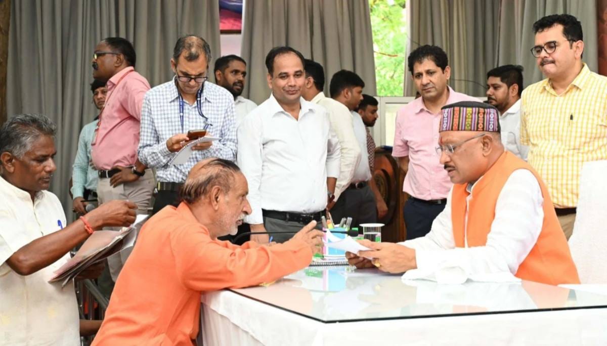 CG : मुख्यमंत्री निवास में आज होगा जनदर्शन, सीएम साय जनता से सीधे संवाद कर समस्याओं का करेंगे निराकरण CG : मुख्यमंत्री निवास में आज होगा जनदर्शन, सीएम साय जनता से सीधे संवाद कर समस्याओं का करेंगे निराकरण