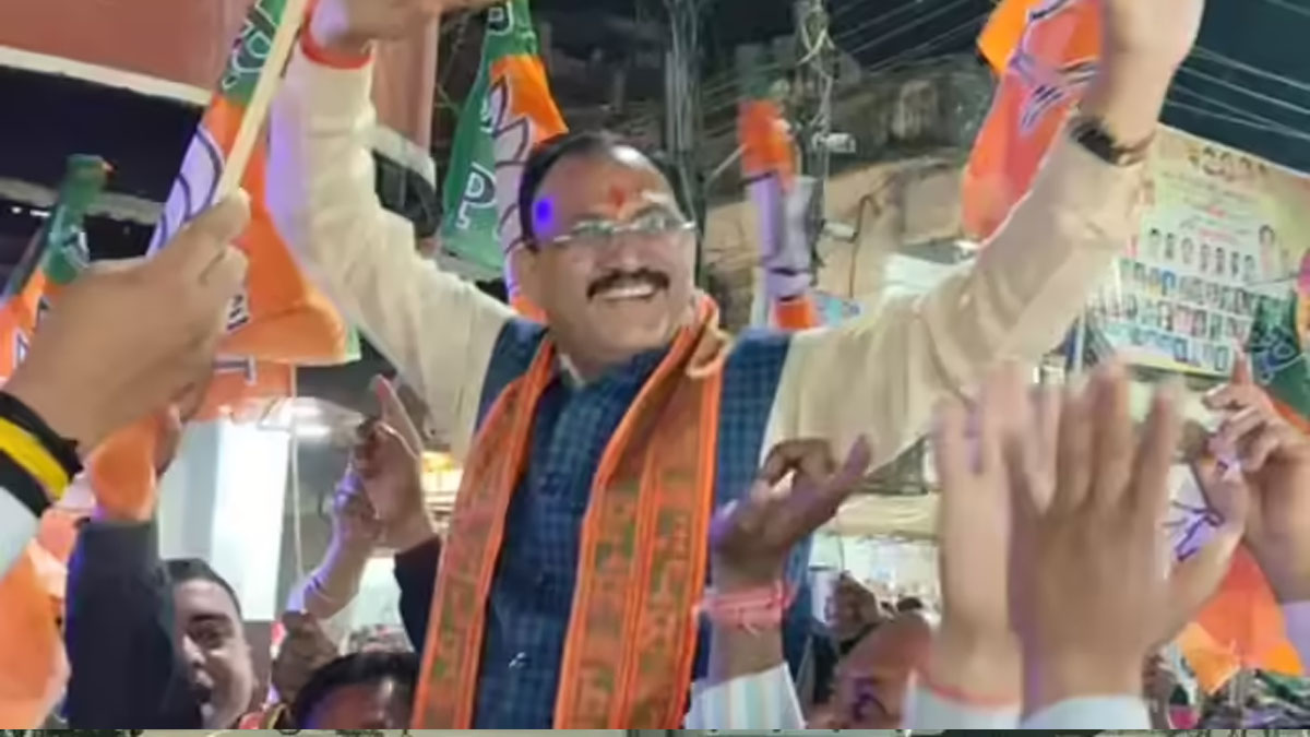 रिंकिया के पापा' की धुन पर झूमे स्वास्थ्य मंत्री: NDA की ऐतिहासिक जीत का छत्तीसगढ़ में जश्न रिंकिया के पापा' की धुन पर झूमे स्वास्थ्य मंत्री: NDA की ऐतिहासिक जीत का छत्तीसगढ़ में जश्न