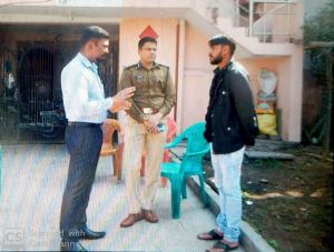 नाइजीरिया में किडनैप हुए विजय तिवारी दंपत्ति के घर पहुंचे कलेक्टर और वरिष्ठ पुलिस अधीक्षक परिजनों से की मुलाकात 