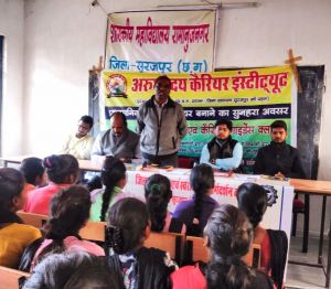  शासकीय महाविद्यालय में अध्ययनरत छात्रों को दी गई कैरियर गाईडेन्स एवं रोजगार की जानकारी