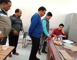 मतदान केन्द्रों के दस्तावेजों की सामान्य प्रेक्षक की उपस्थिति में की गई संवीक्षा