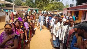  त्रिस्तरीय पंचायत निर्वाचन 2020 : कलेक्टर एवं पुलिस अधीक्षक मतदान केन्द्रों का दौरा कर ले रहे व्यवस्थाओं का जायजा, शांतिपूर्ण संपन्न हो रहा मतदान