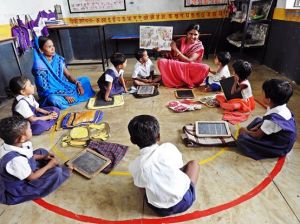  आंगनबाड़ियों में अब स्थानीय भाषा और बोली में पढ़ेंगे बच्चे : मुख्यमंत्री की पहल पर छत्तीसगढ़ी, गोंडी, हल्बी, भतरी, सरगुजिया, कोरवा, पाण्डो, कुड़ुख, कमारी में मिलेगी बच्चों को शिक्षा