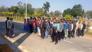  शहादत दिवस पर महात्मा गांधी को जिले के कार्यालयों में किया गया याद
