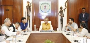  मुख्यमंत्री की अध्यक्षता में आयोजित बैठक में उच्च शिक्षा मंत्री श्री उमेश पटेल से सम्बद्ध विभागों के बजट प्रस्तावों पर विस्तृत विचार-विमर्श