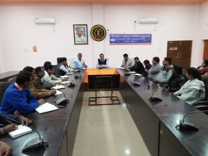  राजस्व प्रकरणो का त्वरित निराकरण करे. कलेक्टर ने ली पटवारियो की बैठक