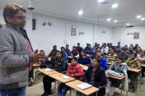  जिला प्रशासन छात्रों को प्रतियोगी परीक्षा के लिए कर रहा है तैयार, 30 सत्रों में छात्र-छात्राओं ने सिखे व्यक्तित्व विकास के गुण