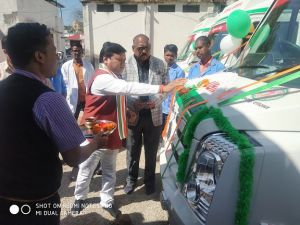  जिले को मिले तीन नए 108 संजीवनी एक्सप्रेस विधायक विनय भगत ने हरी झण्डी दिखाकर कर किया रवाना