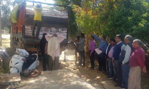  भण्डारण कक्ष में रखा गया हाइब्रिड मक्का बीज