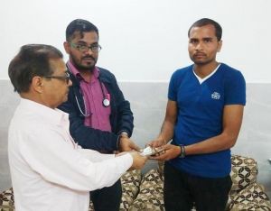  बलरामपुर : कलेक्टर ने दिखाई संवेदनशीलता रेड क्रॉस सोसाईटी के माध्यम से दी गई आर्थिक सहायता राशि