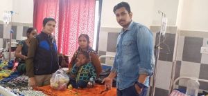 आरक्षक ने जरूरत मंद को रक्त दान कर दिया सेवा भावना का परिचय।