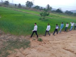  ओलावृष्टि से क्षतिग्रस्त फसलों का जायजा लेने खुद खेतों में पहुंचे कलेक्टर श्री दीपक सोनी