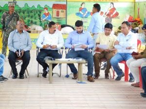 सक्षम सूरजपुर सायकिलिंग अभियान एवं प्रतिस्पर्धा तैयारी हेतु कलेक्टर ने ली पर्यटन स्थल केनापारा में बैठक