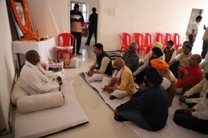  सूरजपुर : शोक संतप्त जताने पंहुचे गुरुद्वारा कमेटी अध्यक्ष्य व सदस्य पार्वतीपुर