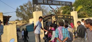  सूरजपुर : कोरोना वायरस से बचाव के लिये न्यायालय परिसर में सिंगलएन्ट्री प्वाइंट