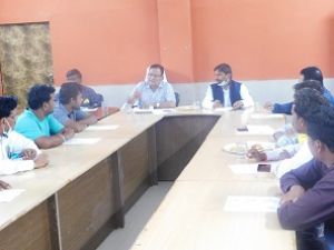  सूरजपुर : अपर कलेक्टर श्री मोटवानी ने दौरा कर कोरोना वायरस से बचाव संबंधित निर्देषों के पालन हेतु किया जागरूक
