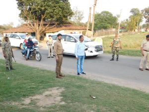 कलेक्टर व पुलिस अधीक्षक जिले में लगातार कर रहे सघन भ्रमण।