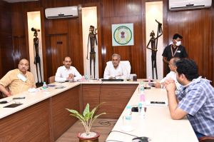 राज्य की हर ग्राम पंचायत में जरूरतमंद लोगों के लिए रखा जाए दो क्विंटल चावल: श्री भूपेश बघेल 