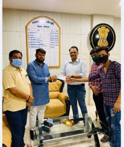 कोरोना संक्रमण से बचने के लिए 21 हजार की सहायता राषि भेंट