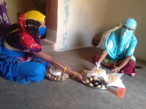 सुपोषण अभियान अंतर्गत चिन्हांकित एनीमिक महिलाओं एवं 06 माह से 03 वर्ष के बच्चों को 10 दिवस के लिए सूखा राशन आबंटित