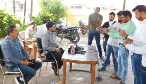 गंभीर हालातों में संयमित रहकर करें एक दूसरे को सूचना प्रेषित-कलेक्टर श्री दीपक सोनी