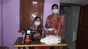 स्व-सहायता समूह की बहने तैयार कर रही है, मास्क
