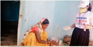  सुराजी मितान घर-घर दस्तक देकर पहुंचा रहे आर्थिक सहायता राशि
