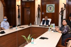  मुख्यमंत्री ने रायपुर सहित प्रदेश की 5 केंद्रीय जेल के अधिकारियों और कैदियों से की वीडियो कॉन्फ्रेंसिंग के माध्यम से चर्चा 