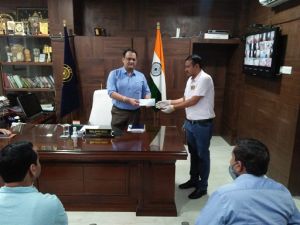 कोरोना महामारी से लड़ने लगातार किया जा रहा दान 