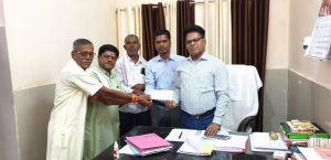 लोधी समाज बेमेतरा की ओर से C M सहायता कोष में एक लाख 25 हजार रु का चेक भेंट