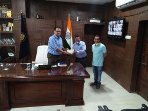 ट्रस्ट और आम नागरिकों ने मुख्यमंत्री सहायता कोष मे दिया आर्थिक सहयोग