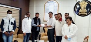  ईट भट्टा ठेकेदार संघ ने दान किया  एक लाख रूपये 