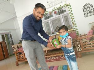  3 वर्षीय रिद्धि जैन ने कोरोना राहत कोष के लिए अपना गुल्लक सौंपा