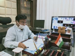  जशपुरनगर : कलेक्टर ने वीडियों कांफ्रेंस के माध्यम से ली समय-सीमा की बैठक, किसानों के लिए खाद-बीज की उपलब्धता सुनिश्चित करने के दिए निर्देश