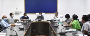  जशपुरनगर : कलेक्टर सभी अधिकारियों की समीक्षा बैठक लेकर विभागवार ली जानकारी