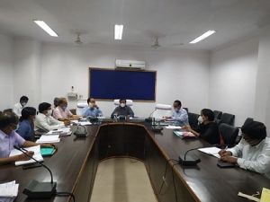 जशपुरनगर : अन्य राज्य से आने वाले नए मजदूरों को पुराने मजदूरों के साथ क्वारेंटाईन सेंटर में नहीं रखें-कलेक्टर