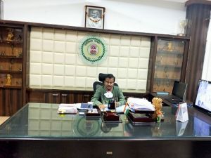  जशपुरनगर : कलेक्टर ने राजस्व, पुलिस, नगरीय निकाय और थानेदारांे की मोबाईल एप्लिकेशन के माध्यम से ली बैठक