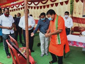  जशपुरनगर : जिले में छत्तीसगढ़ शासन की महत्वाकांक्षी नरवा, गरूवा, घुरूवा, बाड़ी योजना के अंतर्गत रोका-छेका कार्यक्रम की शुरूआत
