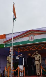 महासमुंद : सोशल डिस्टेंसिंग के साथ मनाया गया 73 वां स्वतंत्रता दिवस गृह मंत्री श्री ताम्रध्वज साहू ने किया ध्वजारोहण
