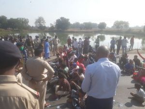  जनसुरक्षा के साथ बड़ी खिलवाड़: हडबडी मे जुटाई गई भीड का नतीजा, कोरोना पॉजिटिव मरीजो की पुष्टि