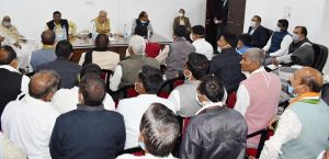 बलरामपुर :  मुख्यमंत्री श्री भूपेश बघेल ने समाज प्रमुख, संघ प्रमुख एवं जनप्रतिनिधियों से की मुलाकात