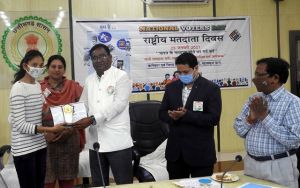महासमुन्द : जिले में मनाया गया राष्ट्रीय मतदाता दिवस  मतदाताओं के पास मतदान सबसे कीमती अधिकार: कलेक्टर श्री डोमन सिंह