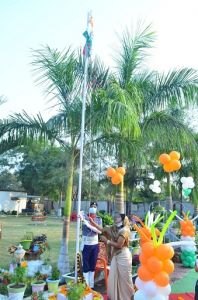 कोरबा : कलेक्टर श्रीमती किरण कौशल ने कलेक्टोरेट में किया ध्वजारोहण