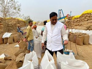 महासमुंद : कलेक्टर ने धान खरीदी की आखिरी दिन 